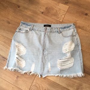 JEAN DISTRESSED MINI SKIRT SIZE 14